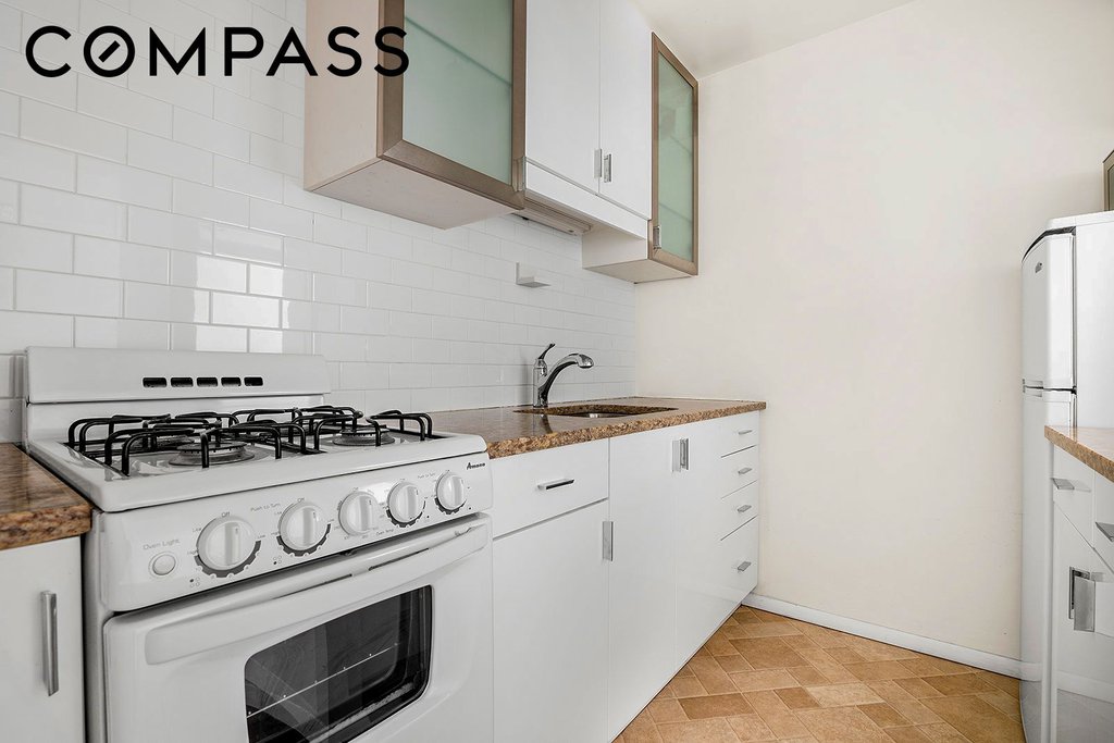 77 Bleecker Street, Unit 614 photo 5