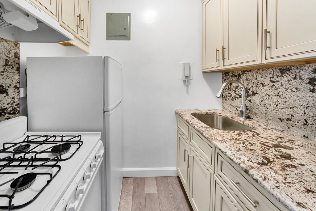 288 Lexington Avenue, Unit 4D photo 5
