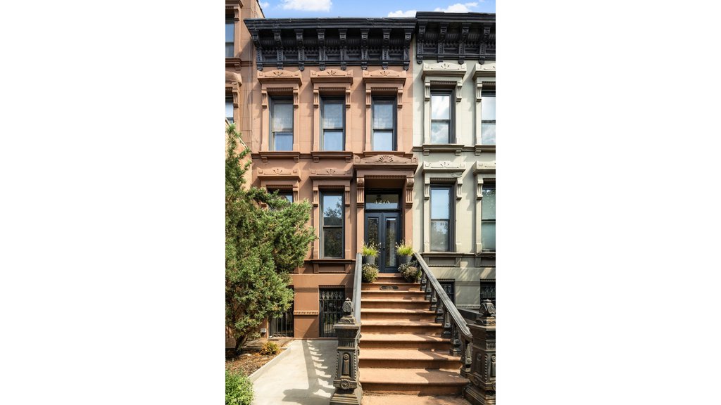 427A 8th Street – For Sale