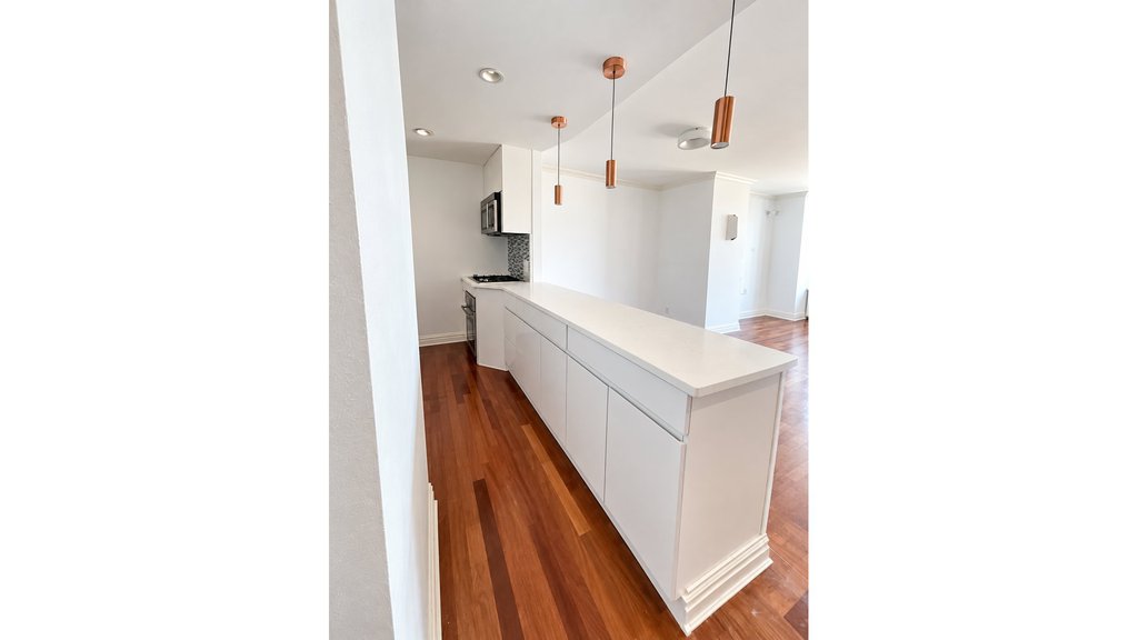 160 West 66th Street, Unit 24J photo 12
