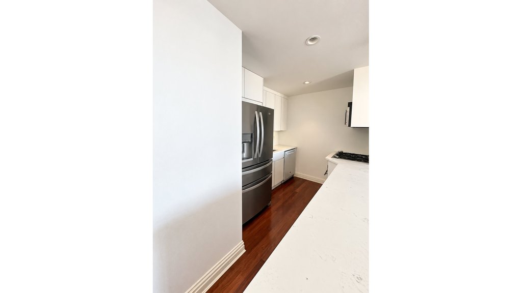 160 West 66th Street, Unit 24J photo 13