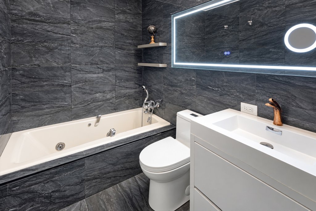 160 West 66th Street, Unit 24J photo 4