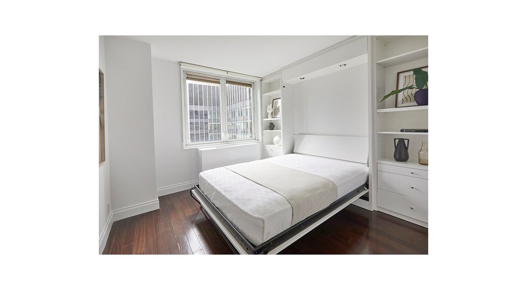 212 East 47th Street, Unit 27G photo 4