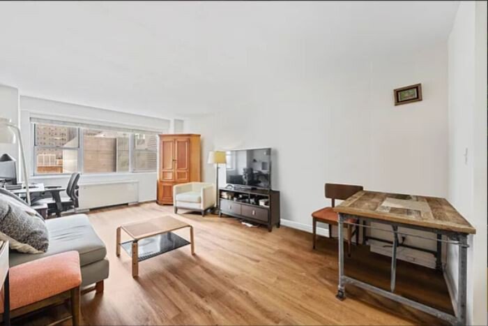 321 East 48th Street, Unit 9D photo 2