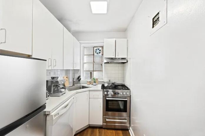 321 East 48th Street, Unit 9D photo 12