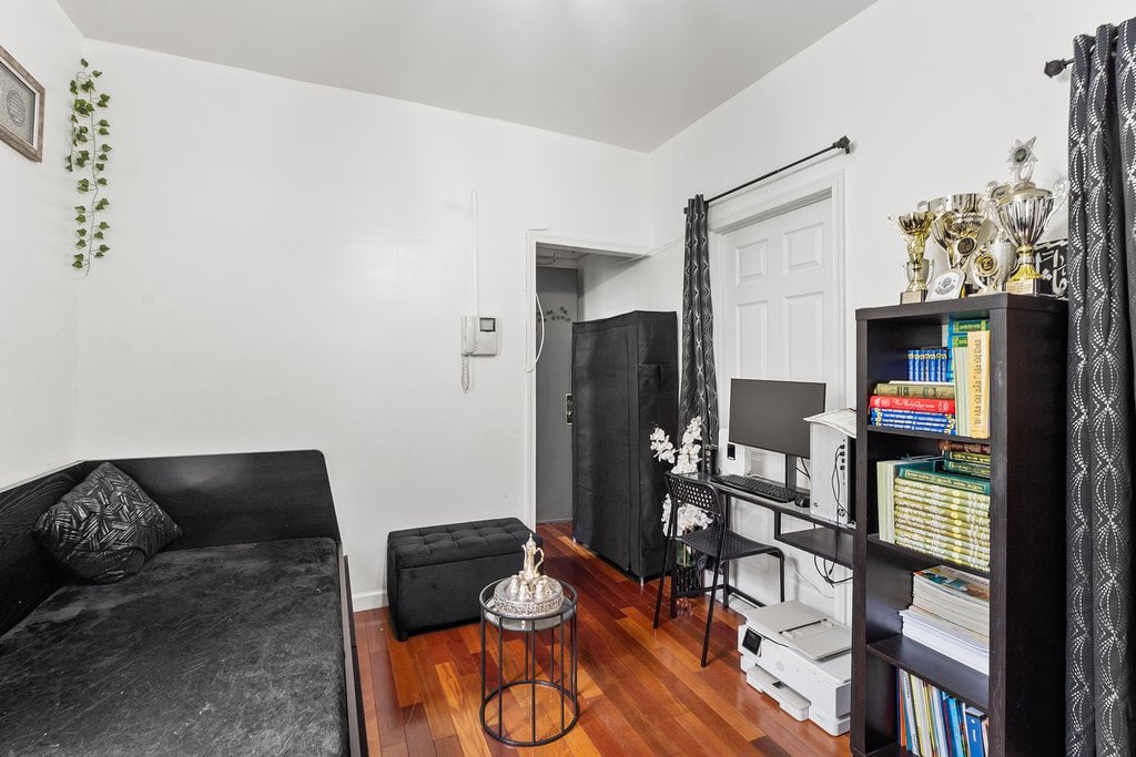 21-05 33rd Street, Unit 215835th photo 3