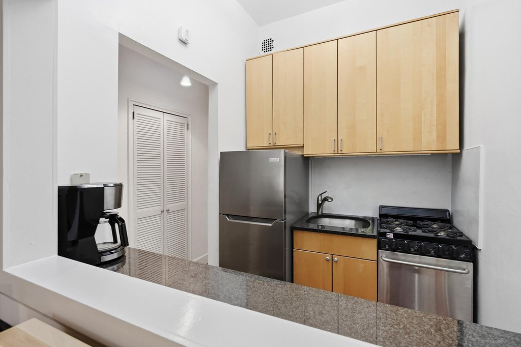 340 East 83rd Street, Unit 1A photo 6