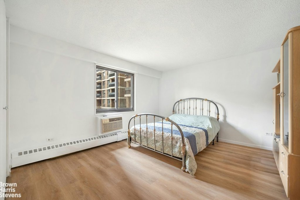 90 Beekman Street, Unit 3J photo 2