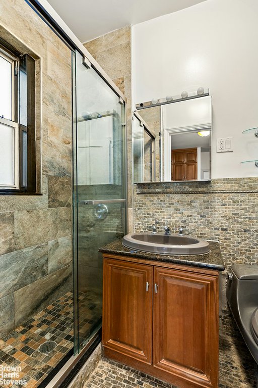 326 East 73rd Street, Unit 4B photo 4