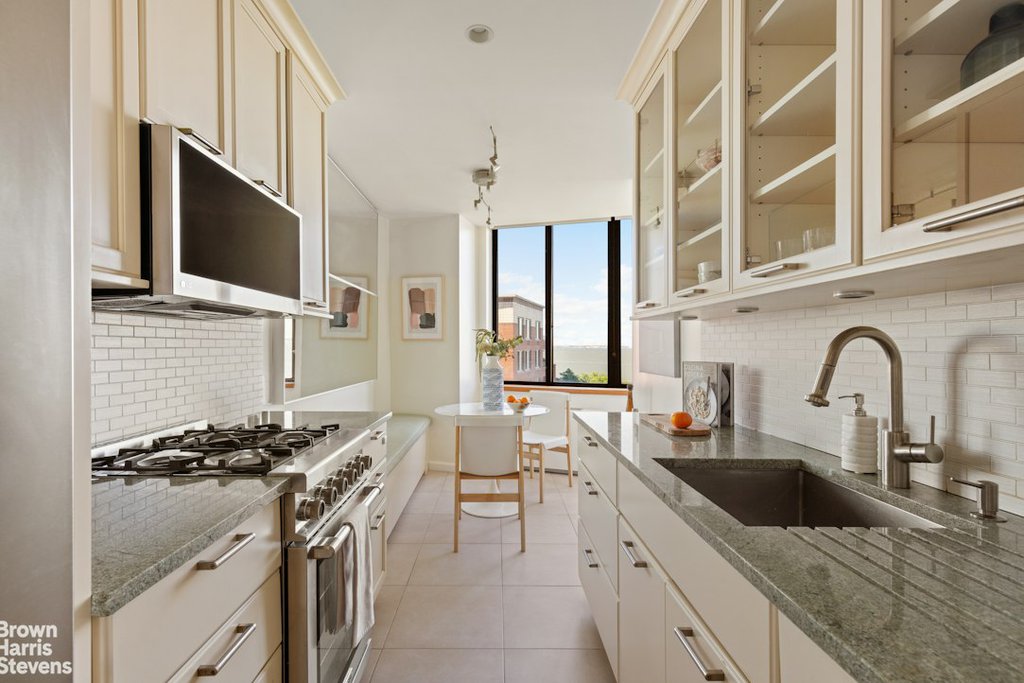 380 Rector Place, Unit 8M photo 4