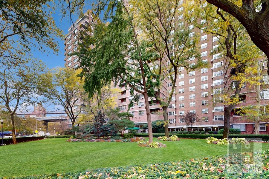 570 Grand Street, Unit H1603 photo 14