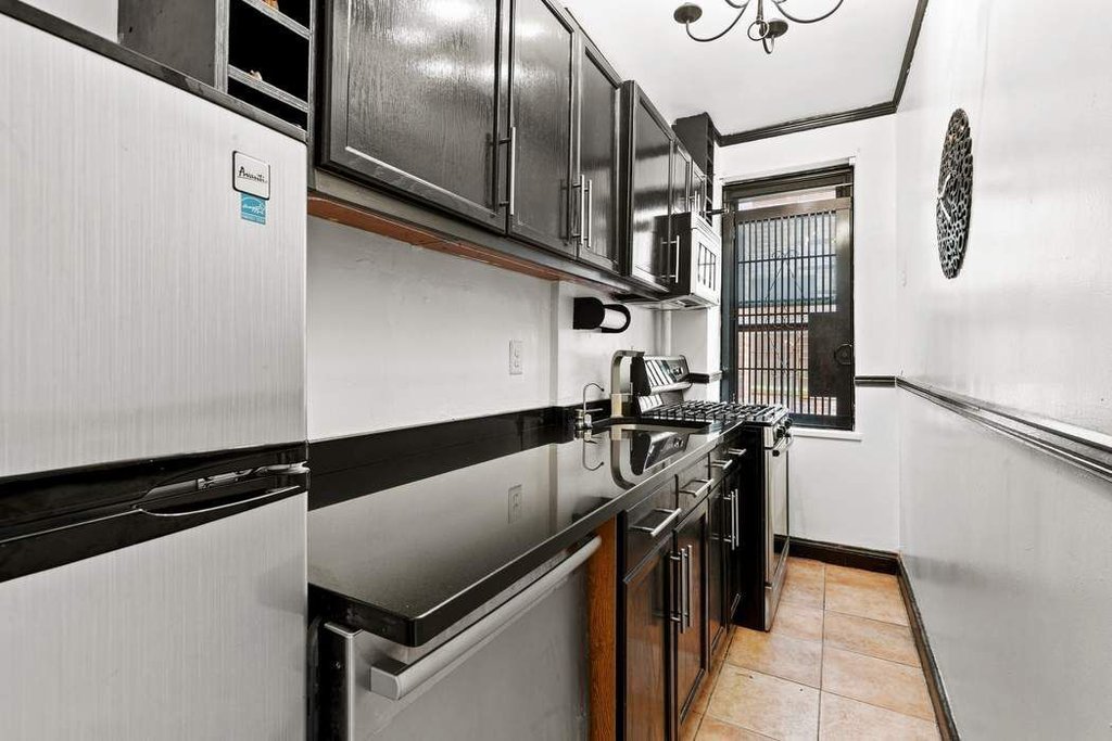 349 East 49th Street, Unit 5K photo 3
