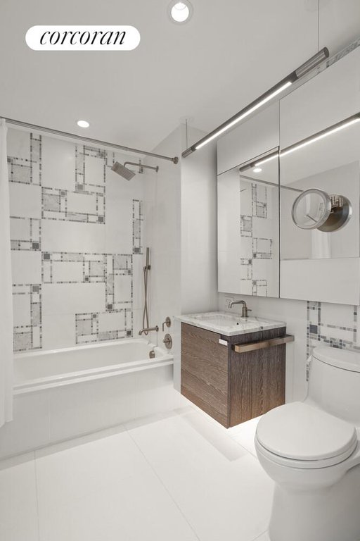 1 City Point, Unit 27J photo 6