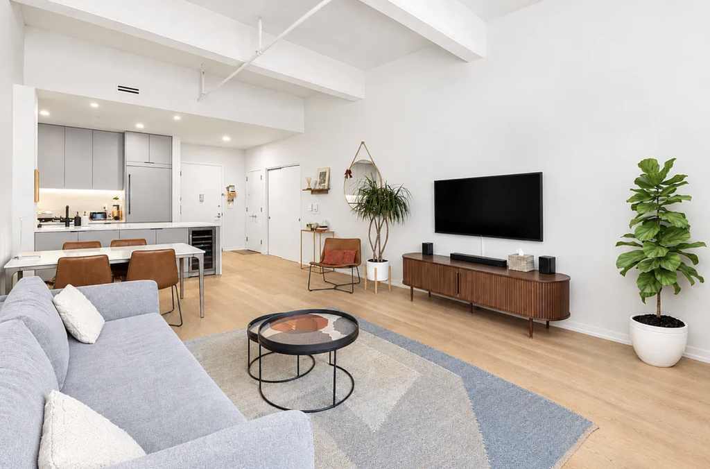 184 Kent Avenue, Unit D319