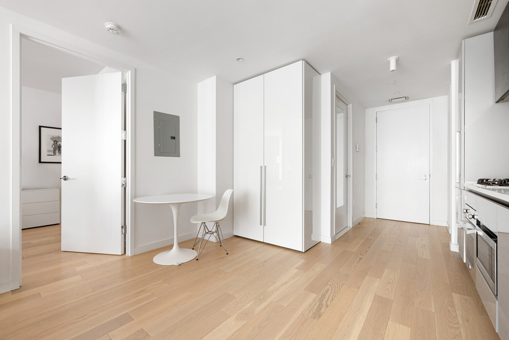 545 West 48th Street, Unit 404S photo 3