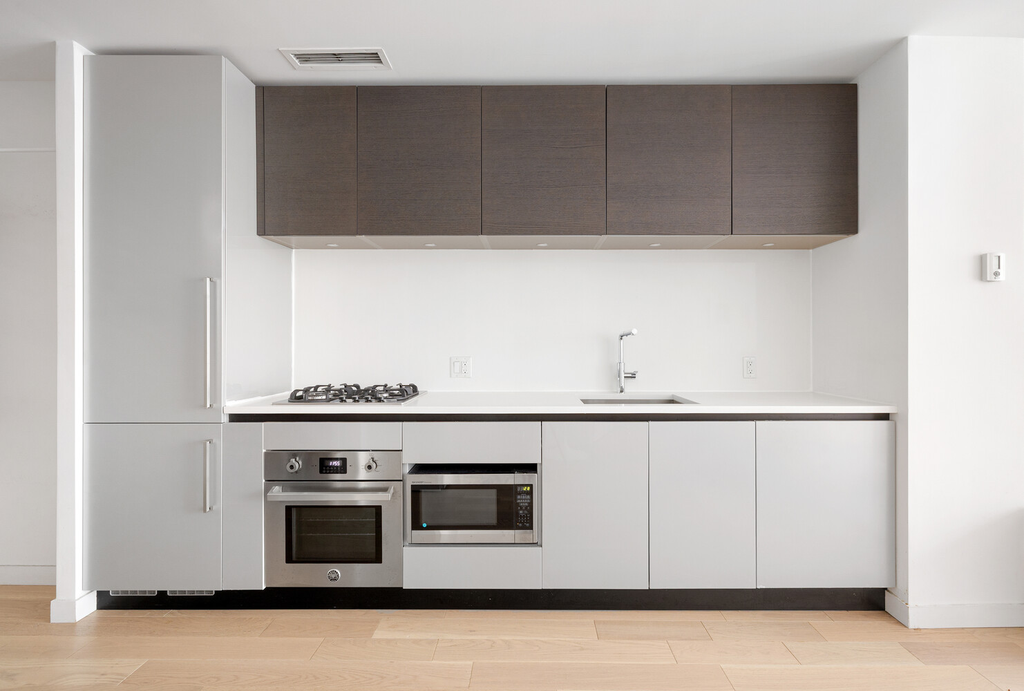 545 West 48th Street, Unit 404S photo 4