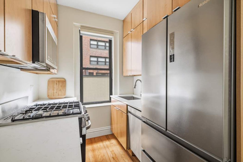 230 East 71st Street, Unit 1B photo 4