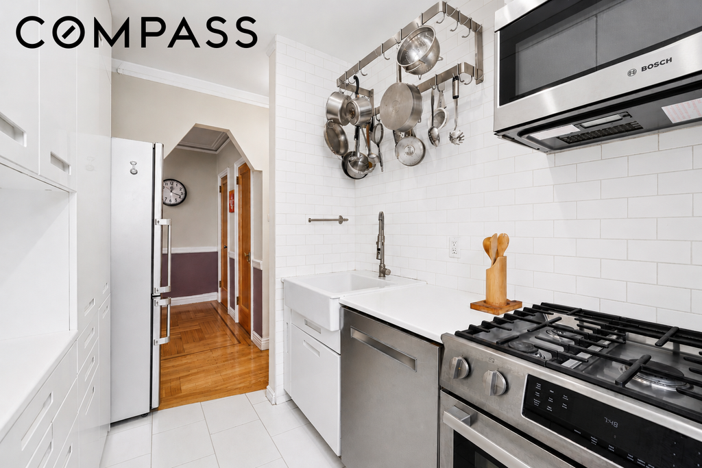 350 Cabrini Boulevard, Unit 3E photo 5