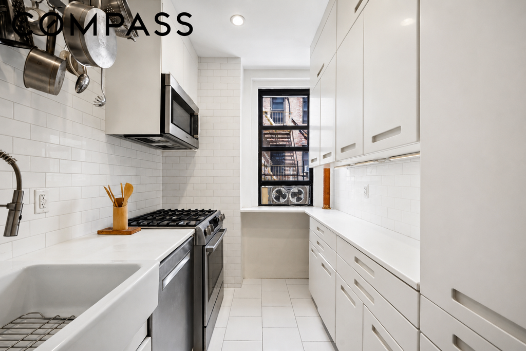 350 Cabrini Boulevard, Unit 3E photo 6