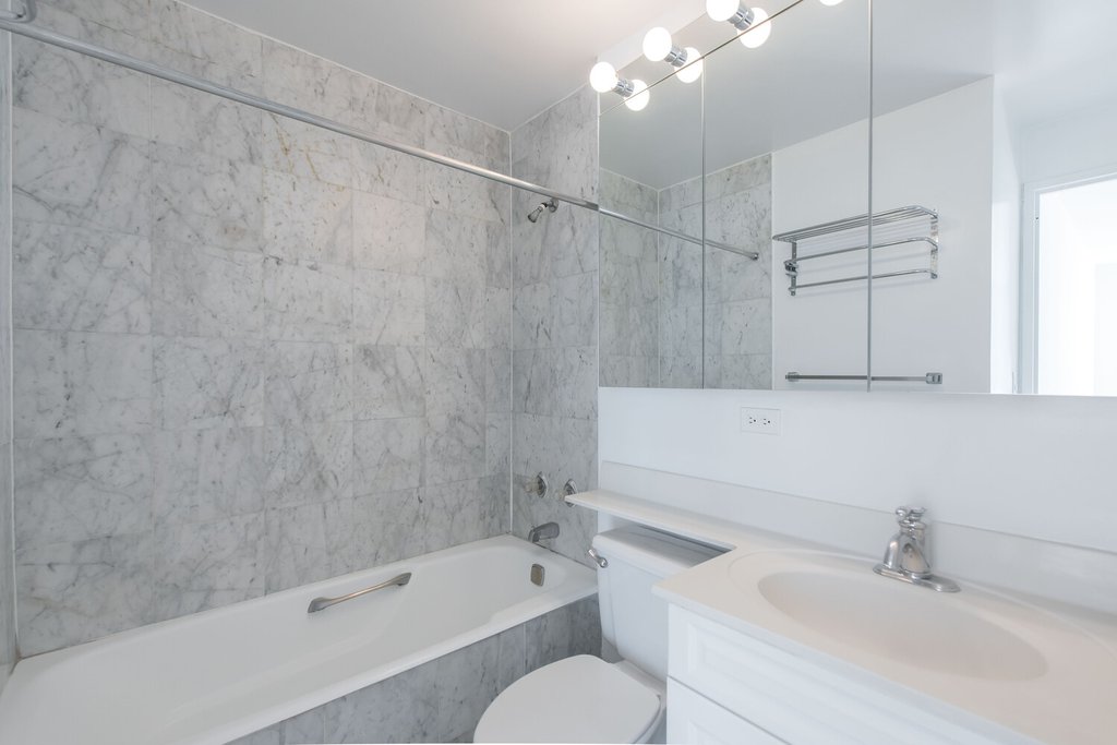 377 Rector Place, Unit 15C photo 3