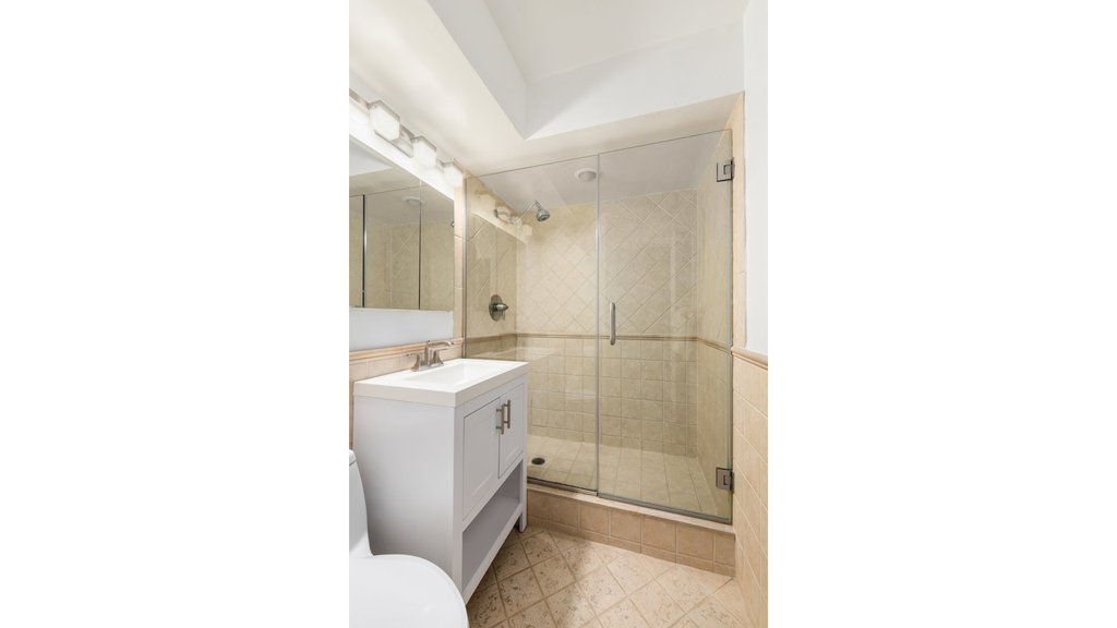 301 East 64th Street, Unit 17B photo 5
