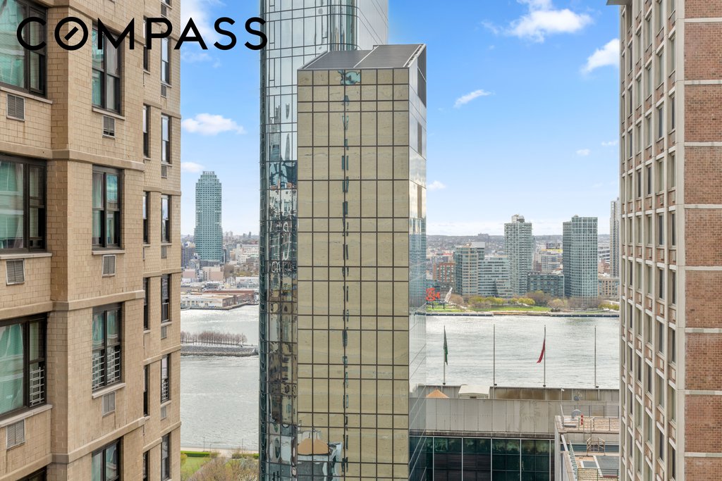 310 East 46th Street, Unit 19L photo 2