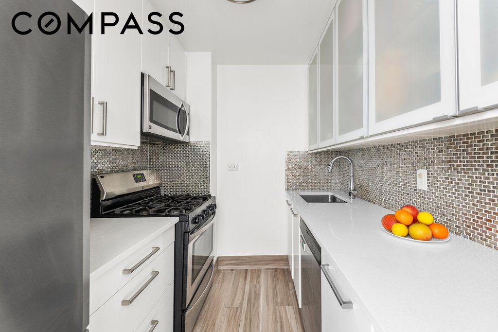 310 East 46th Street, Unit 19L photo 4