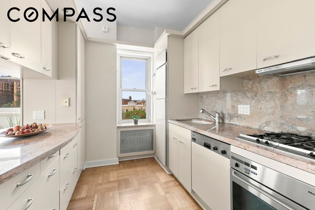 2 Fifth Avenue, Unit 11G photo 6