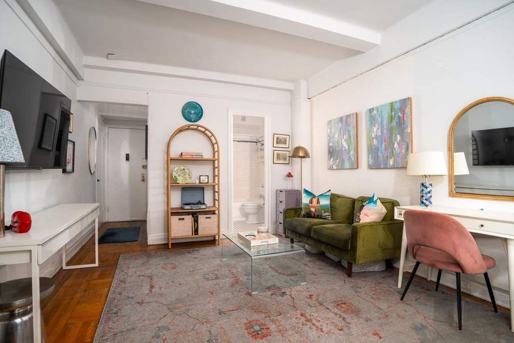 24 Fifth Avenue, Unit 811 photo 4