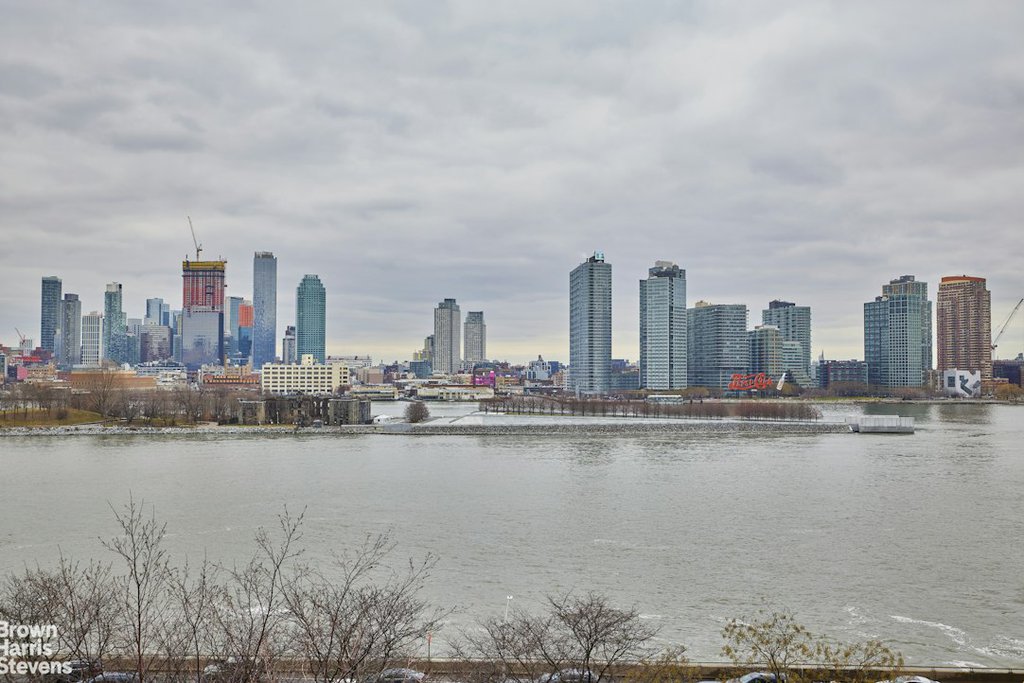 1 Beekman Place, Unit 705 photo 4