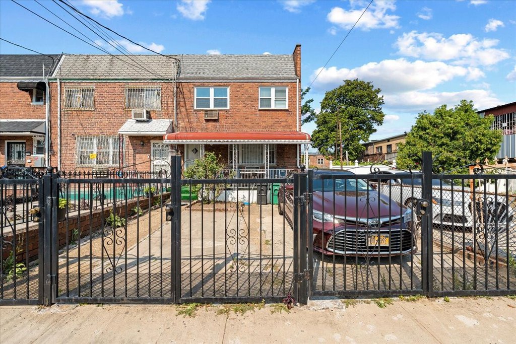 716 Hemlock Street – For Sale