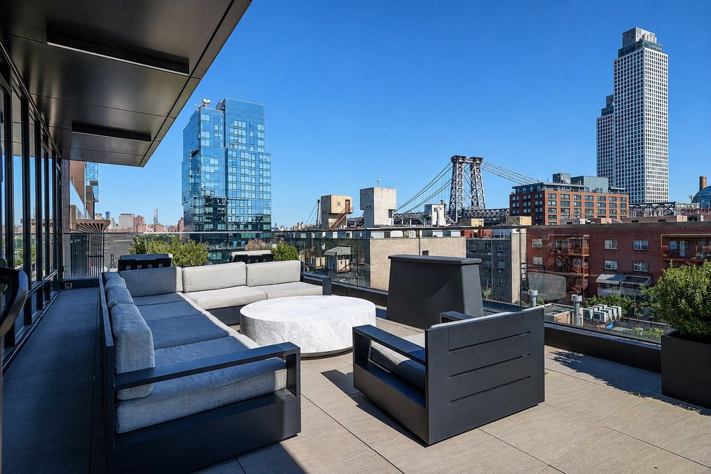 429 Kent Avenue, Unit 901