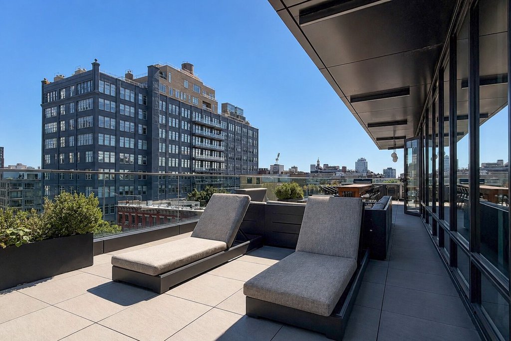 429 Kent Avenue, Unit 901 photo 12