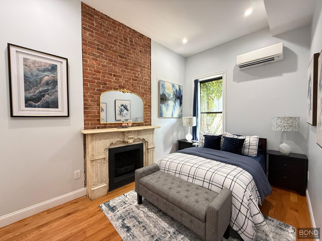 587 Greene Avenue, Unit Parlor