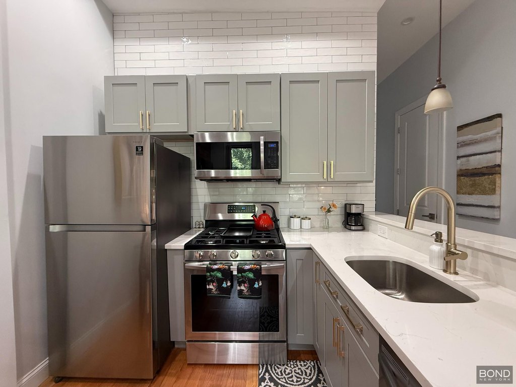 587 Greene Avenue, Unit Parlor photo 2