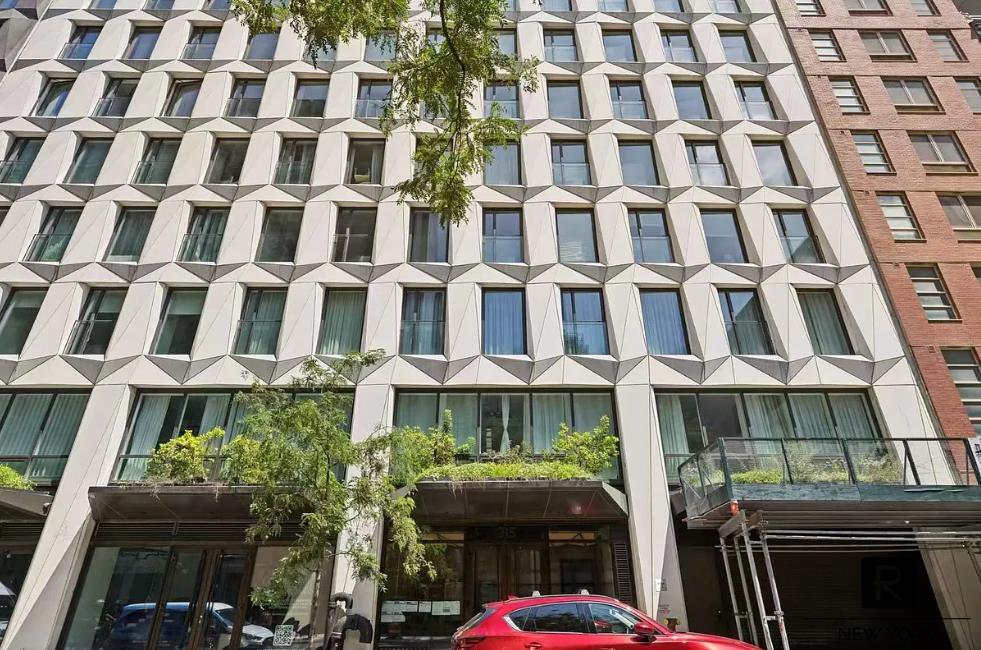 215 West 28th Street, Unit 6E photo 2