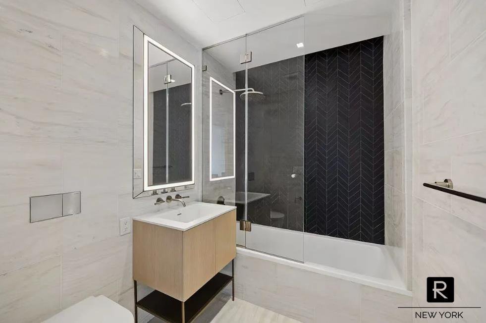 215 West 28th Street, Unit 6E photo 4
