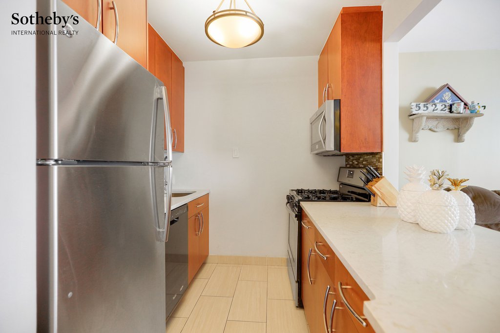 330 East 75th Street, Unit 7K photo 4