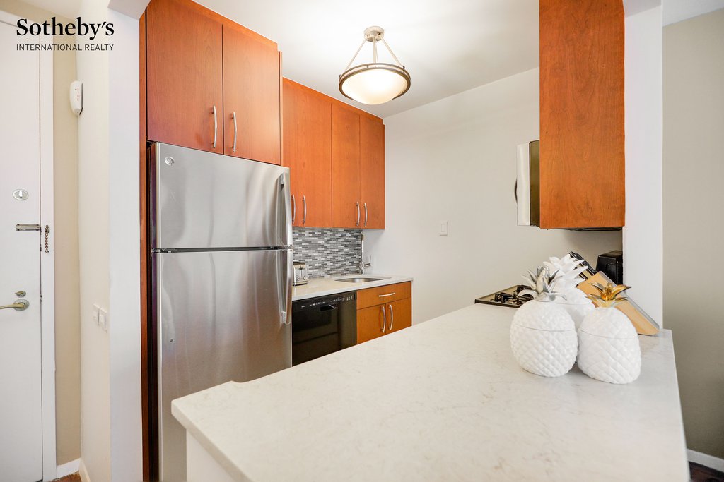 330 East 75th Street, Unit 7K photo 5