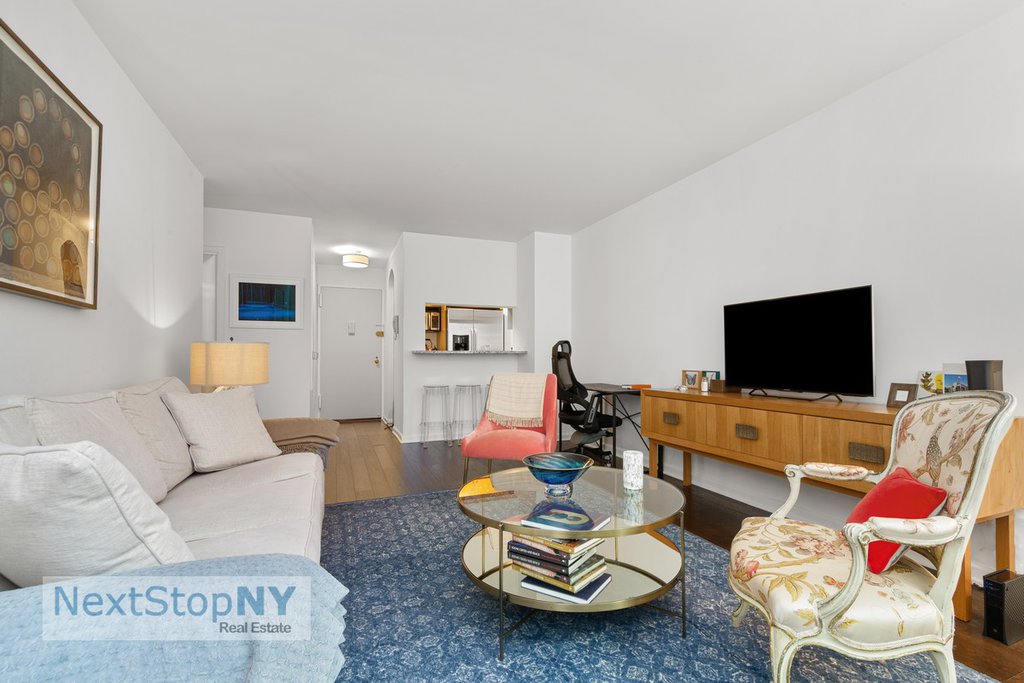 245 East 54th Street, Unit 4C photo 2