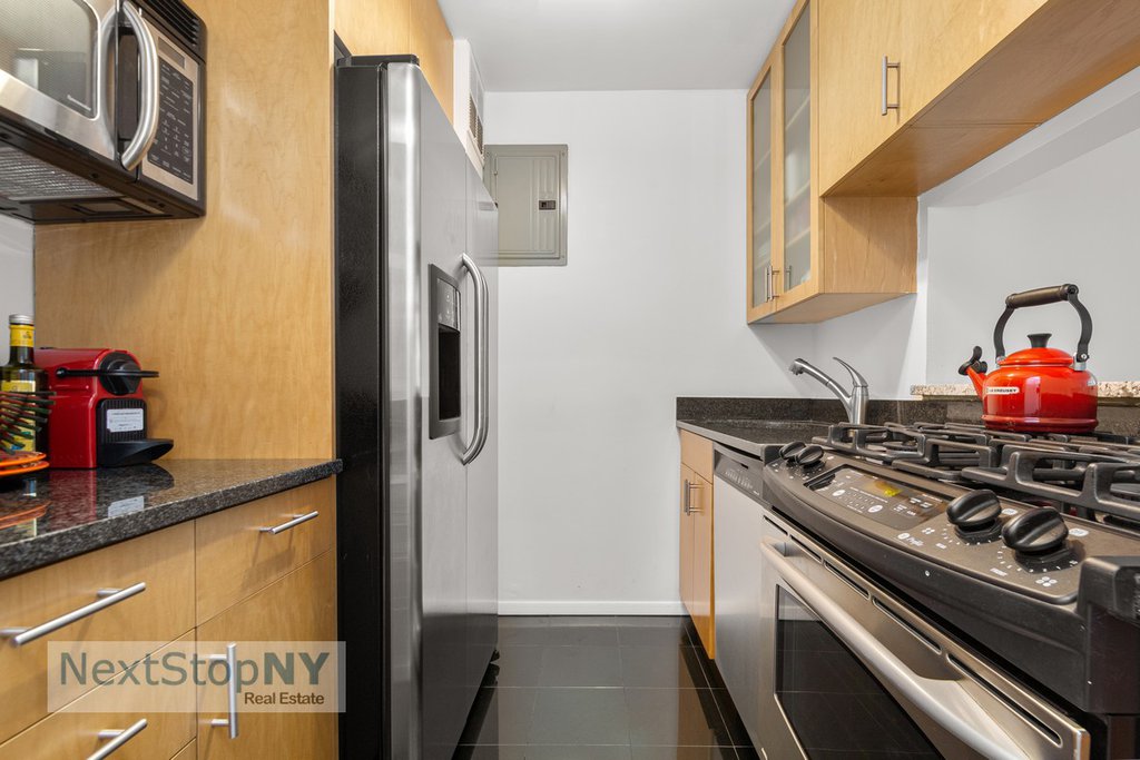 245 East 54th Street, Unit 4C photo 3