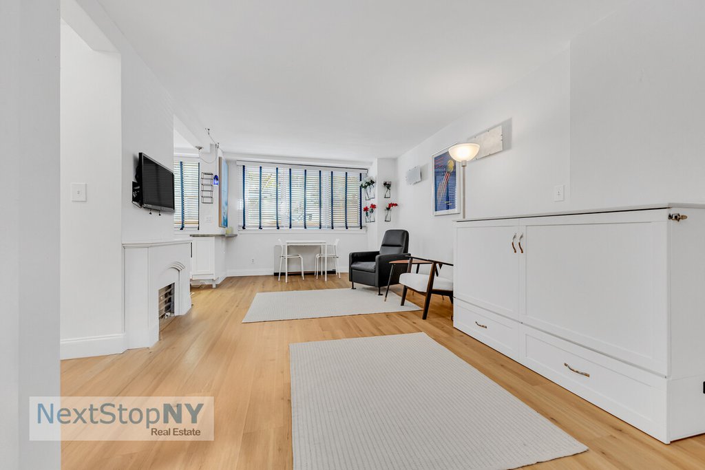 520 East 76th Street, Unit 1F photo 2