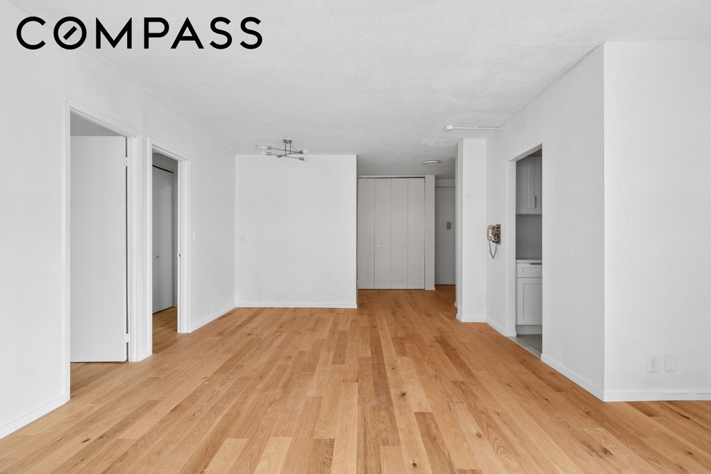 240 East 47th Street, Unit 22B photo 3