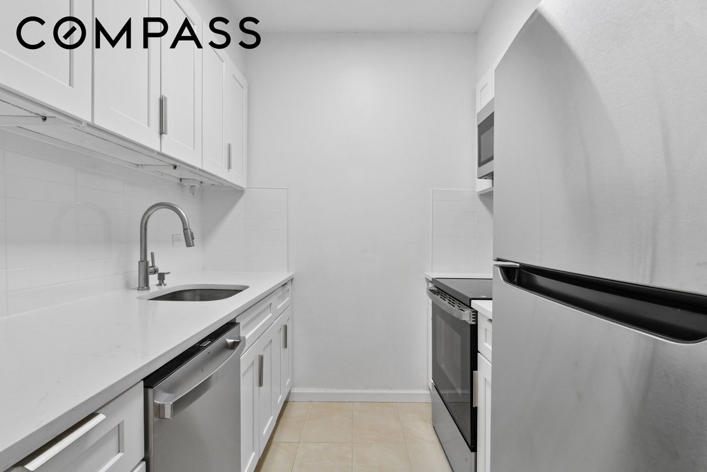 240 East 47th Street, Unit 22B photo 4