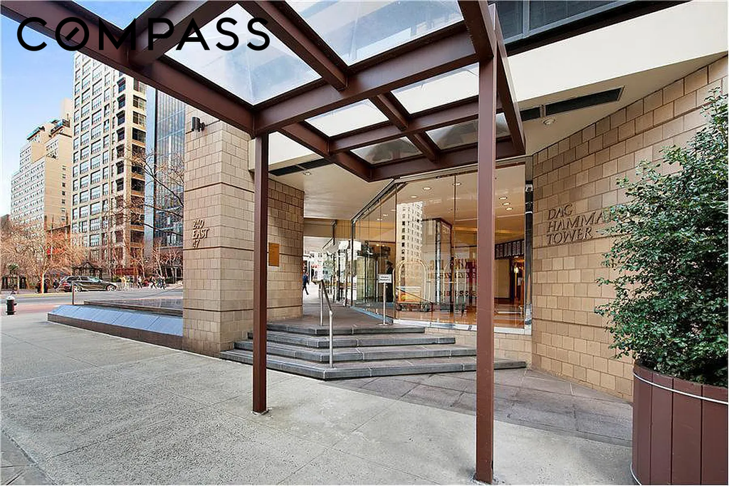 240 East 47th Street, Unit 22B photo 12