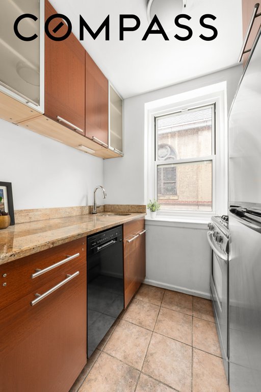408 West 34th Street, Unit 4L photo 4