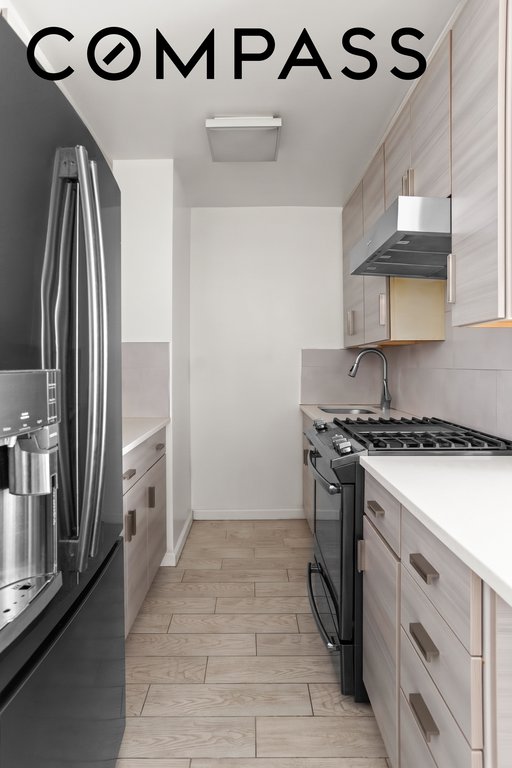 61 West 62nd Street, Unit 8H photo 3