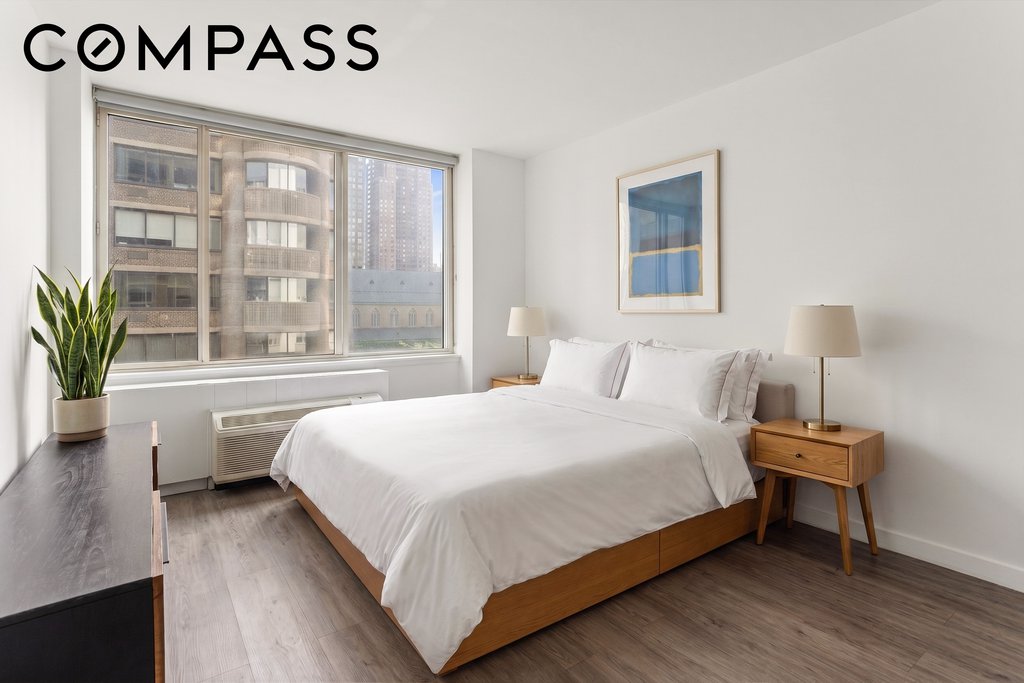 61 West 62nd Street, Unit 8H photo 4