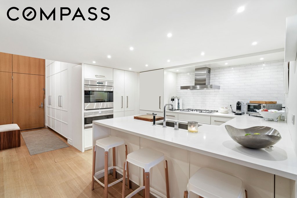 421 Hudson Street, Unit 221 photo 2