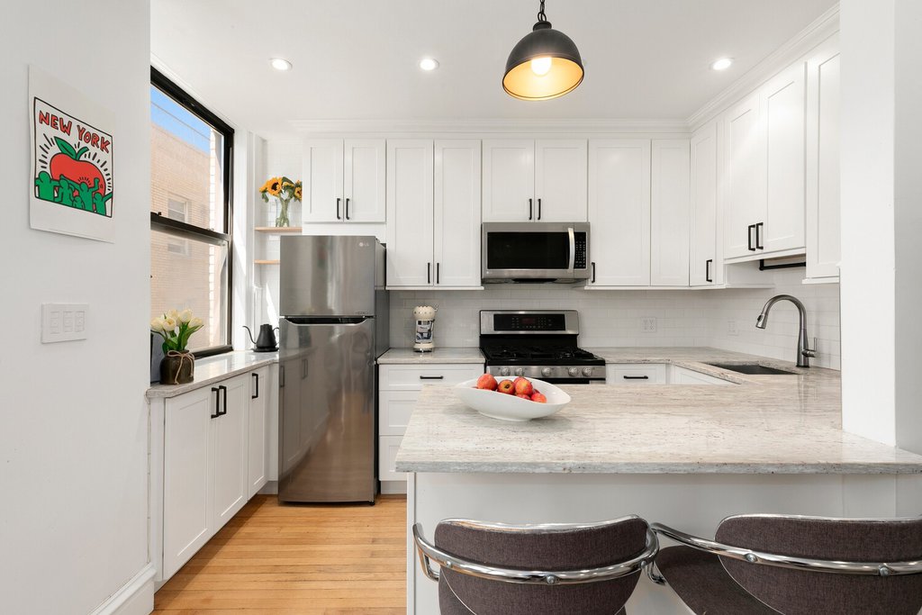 136 East 36th Street, Unit 10DE photo 2